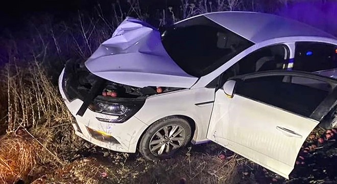 Antalya'da elma yüklü traktörle otomobil çarpıştı: 1 ölü