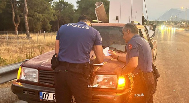 Antalya'da eski nişanlısı şikayet etti, polis aracı durdurdu