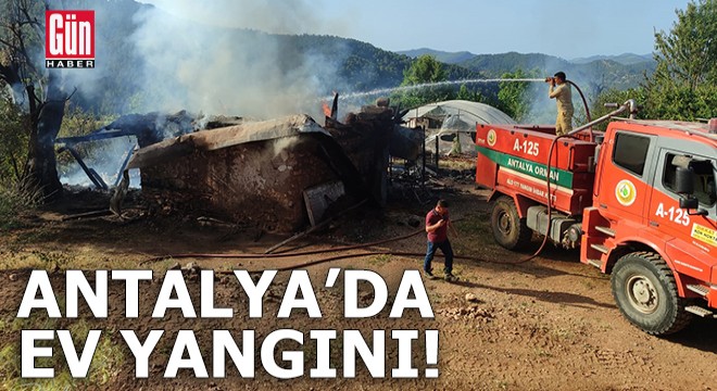 Antalya'da ev yangını
