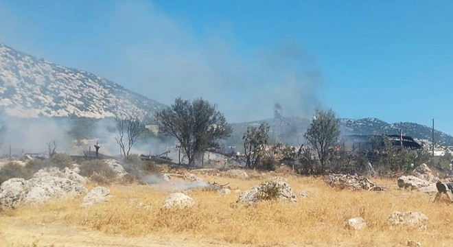 Antalya'da ev yangını ormana sıçramadan söndürüldü