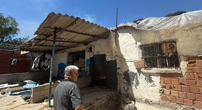 Antalya'da gecekondudaki yangını itfaiye söndürdü