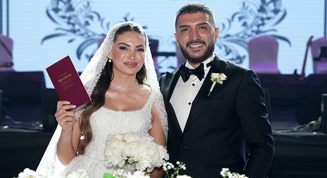 Antalya'da genç çifte görkemli düğün