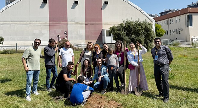 Antalya'da gençlerle 'sevgi' kök salıyor