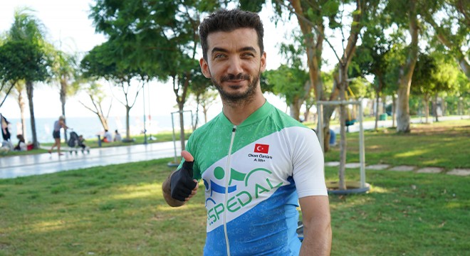 Antalya'da görme yetisini kaybetti ama bisikletten vazgeçmedi