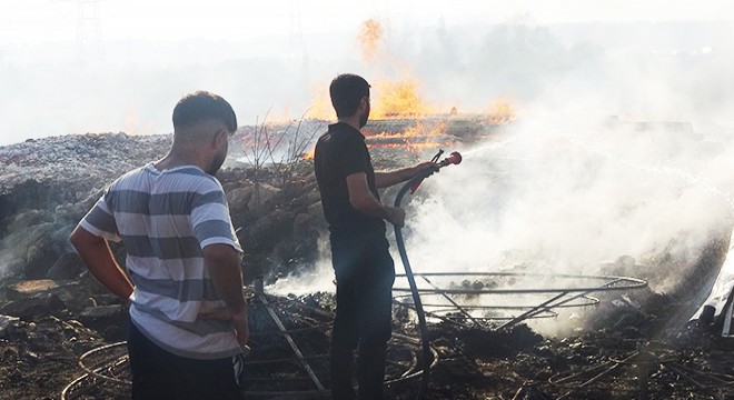 Antalya'da hurdacı deposunda korkutan yangın