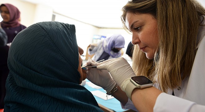 Antalya'da huzurevi sakinlerine diş taraması
