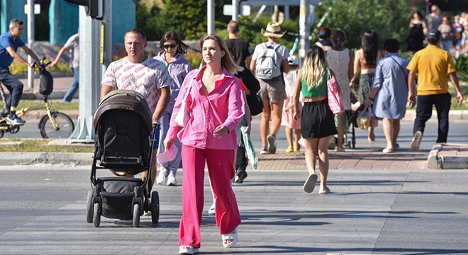 Antalya'da ikamet izinli Rusların sayısı, Ukraynalıların 2,5 katı
