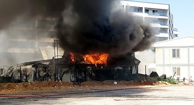 Antalya'da inşaat işçilerinin kaldığı konteynerde yangın