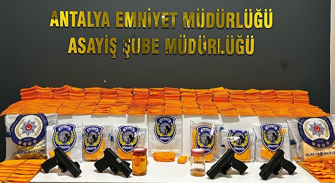 Antalya'da iş yerini kurşunlama şüphelileri, uyuşturucu ile yakalandı
