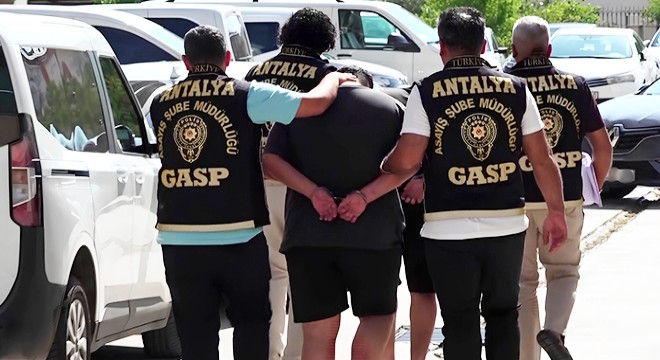 Antalya'da iş yerini kurşunlayan 2 şüpheli tutuklandı