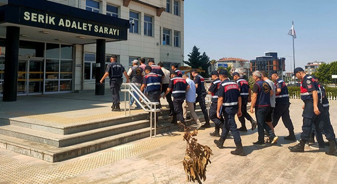 Antalya'da jandarma aranan 7 şüpheliyi yakaladı