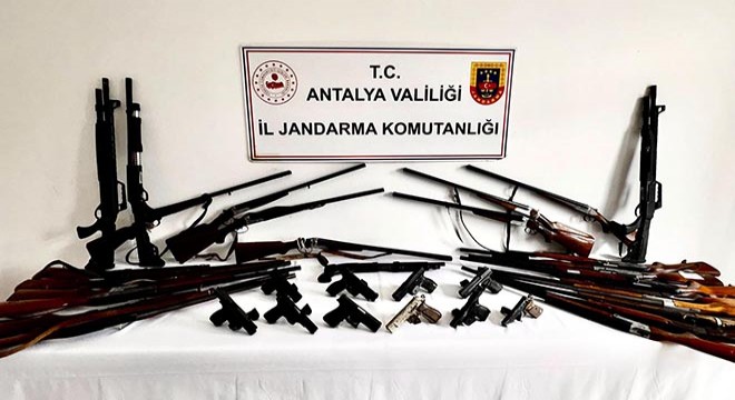 Antalya'da kaçak silah operasyonu