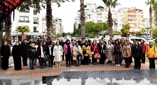 Antalya'da kadına şiddete 'hayır' dediler