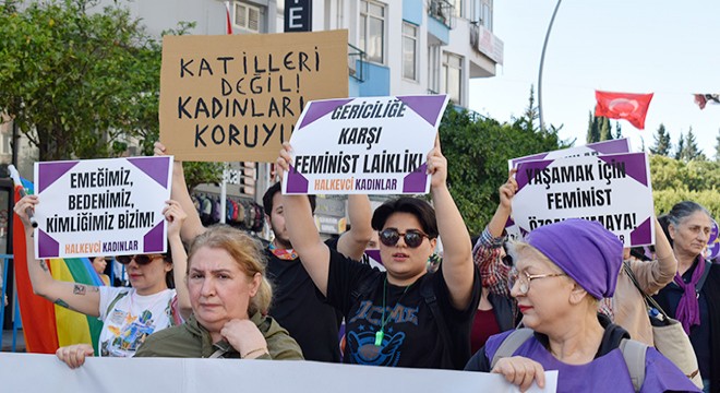 Antalya'da kadınlar günü yürüyüşü