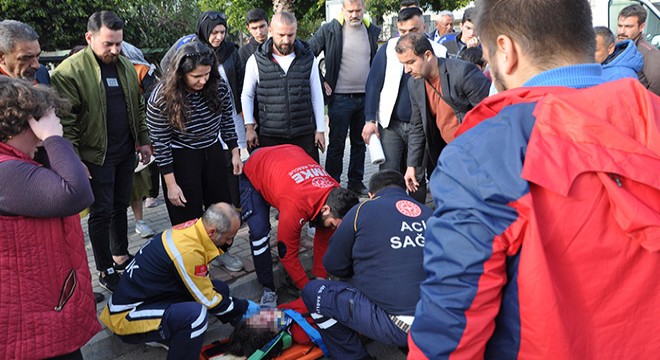 Antalya'da kamyonetin çarptığı öğrenci yaralandı