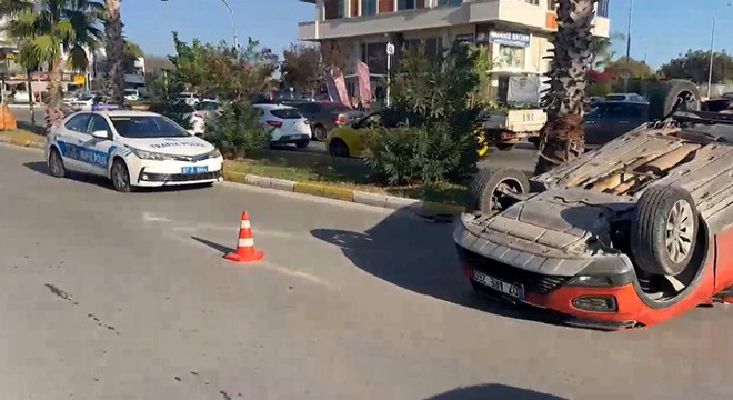 Antalya'da kazada anne ve oğlunun burnu bile kanamadı
