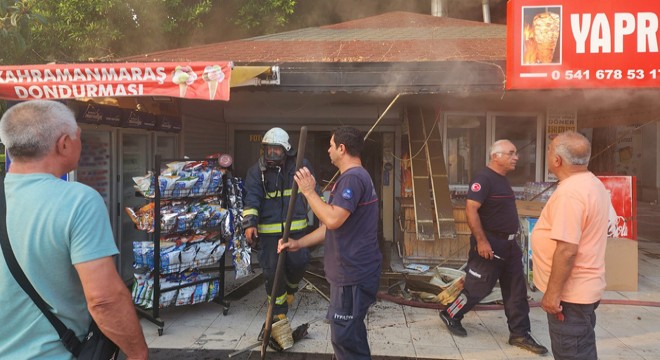 Antalya'da korkutan büfe yangını