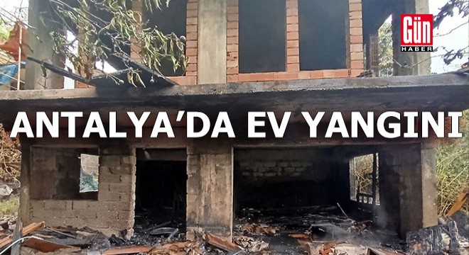 Antalya'da kullanılmayan evde yangın çıktı
