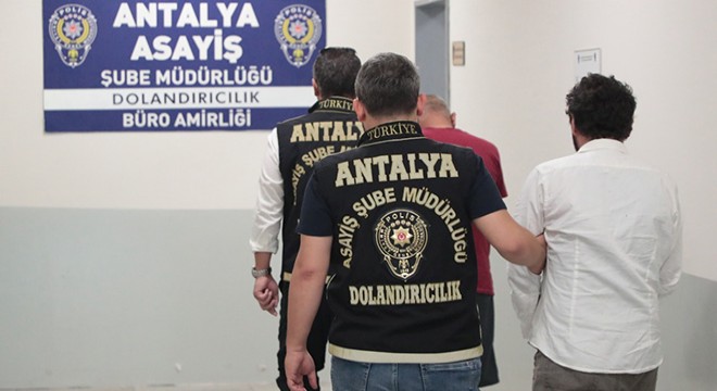 Antalya'da kuyumcuya sahte altın satan 2 kişi yakalandı