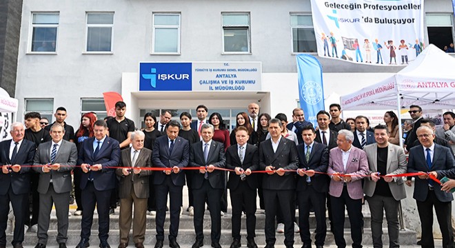 Antalya'da meslek lisesi öğrencileri işverenlerle buluştu