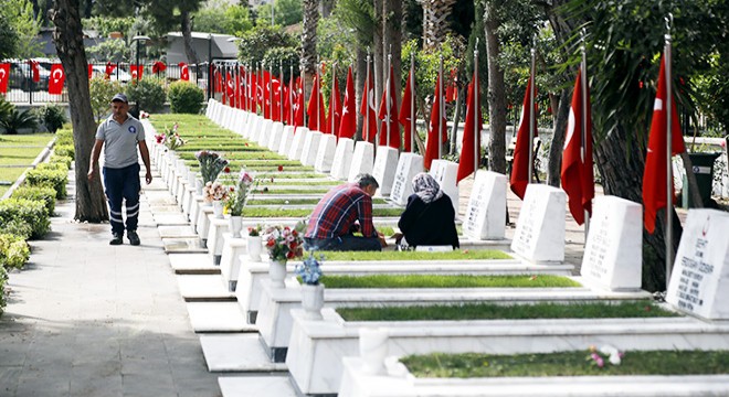Antalya'da mezarlıklara buruk ziyaret