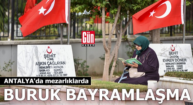 Antalya'da mezarlıklarda buruk bayramlaşma