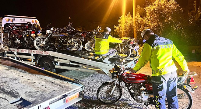 Antalya'da motosikletle yarışan 18 sürücüye ceza