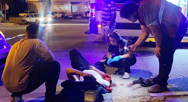 Antalya'da motosikletli kurye kazada yaralandı