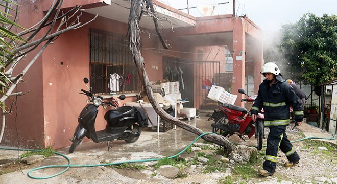 Antalya'da odun sobası odayı küle döndürdü