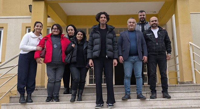 Antalya'da öğrencilere bot ve mont desteği