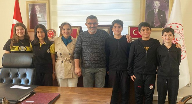 Antalya'da öğrencilerinden örnek davranış