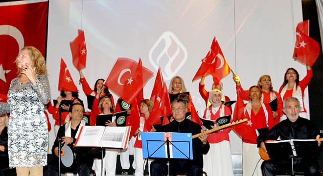 Antalya'da okulda türkü geçidi