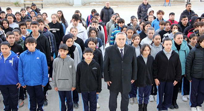 Antalya'da okullarda şehitlere saygı duruşu