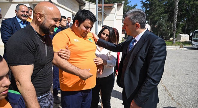 Antalya'da otizmli çocuklardan sergi