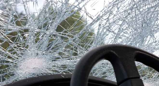 Antalya'da otomobil 20 metreden düştü; sürücü yaralı