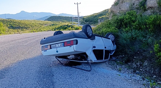 Antalya'da otomobil takla attı: 3 yaralı