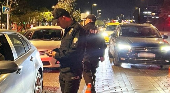 Antalya'da polisten, korsan taksici ve yolcularına ceza