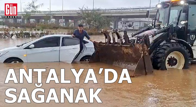 Antalya'da sağanak; yollarda mahsur kaldılar