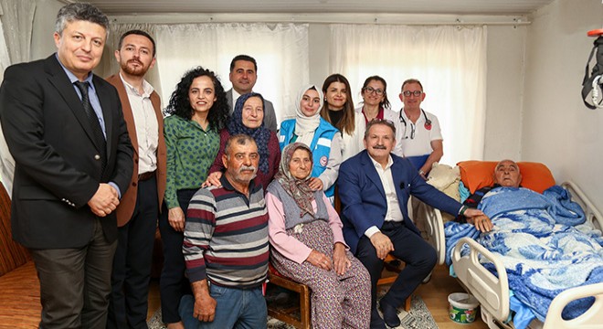 Antalya'da sağlık müdüründen yaşlı çifte ziyaret