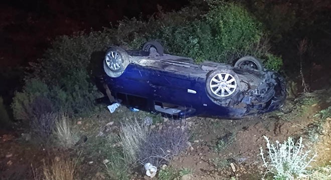 Antalya'da şarampole devrilen otomobilin sürücüsü yaralandı