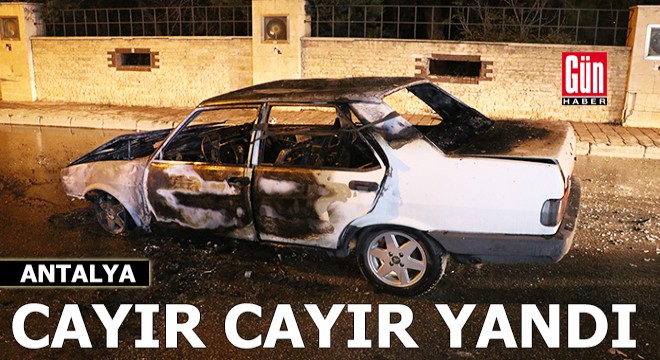 Antalya'da seyir halindeki otomobil cayır cayır yandı