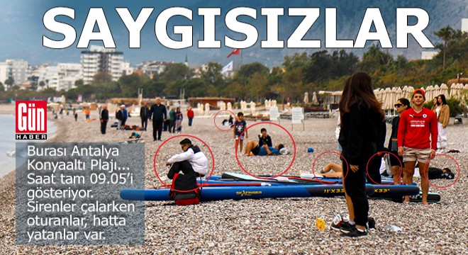 Antalya'da sirenler Ata'mız için çalarken yerlerinden bile kalkmadılar