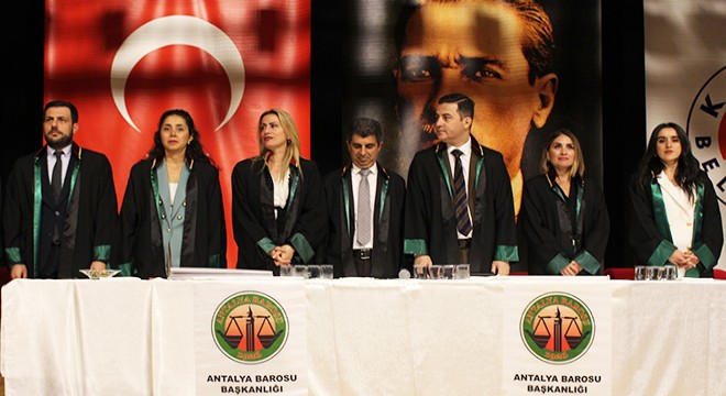 Antalya'da stajyer avukatlar törenle ruhsat aldı