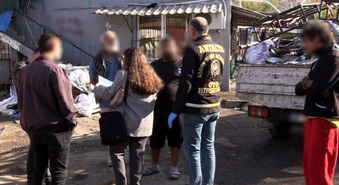 Antalya'da suç eşyalarını alıp satan iş yerlerine operasyon
