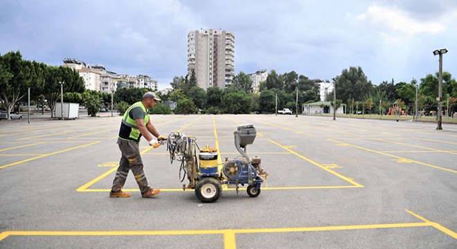 Antalya'da taksi durakları ve sokaklar yenileniyor