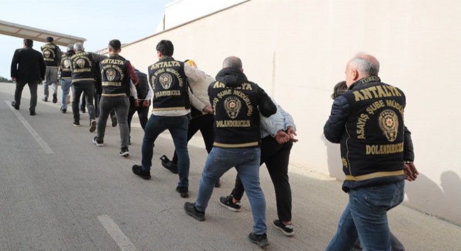 Antalya'da telefon dolandırıcısı 8 şüpheli yakalandı