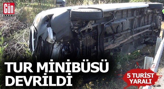 Antalya'da tur minibüsü devrildi; 5 turist yaralandı