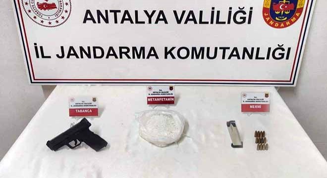 Antalya'da uyuşturucu ve kaçak silah operasyonu