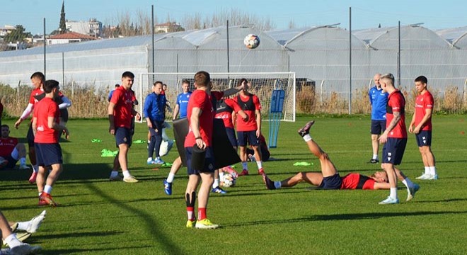 Antalya'ya FIFA standartlarında 5 futbol sahası daha kazandırıldı