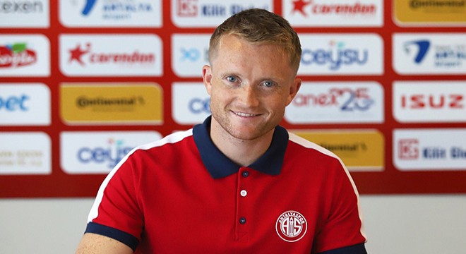 Antalyaspor 10 yeni transfer yaptı, 13 oyuncuyla yollar ayrıldı